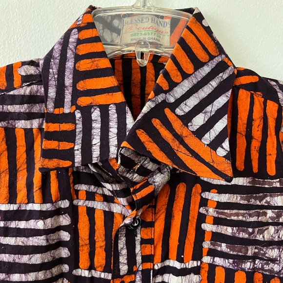 Ghanaian Men’s Hand-Dyed Kitenge Cross Hatch Pattern Button Up Shirt - Picture 4 of 5